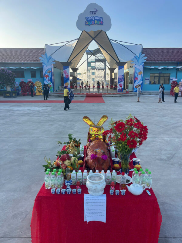 mâm cúng khai trương do dịch vụ tâm linh cung cấp
